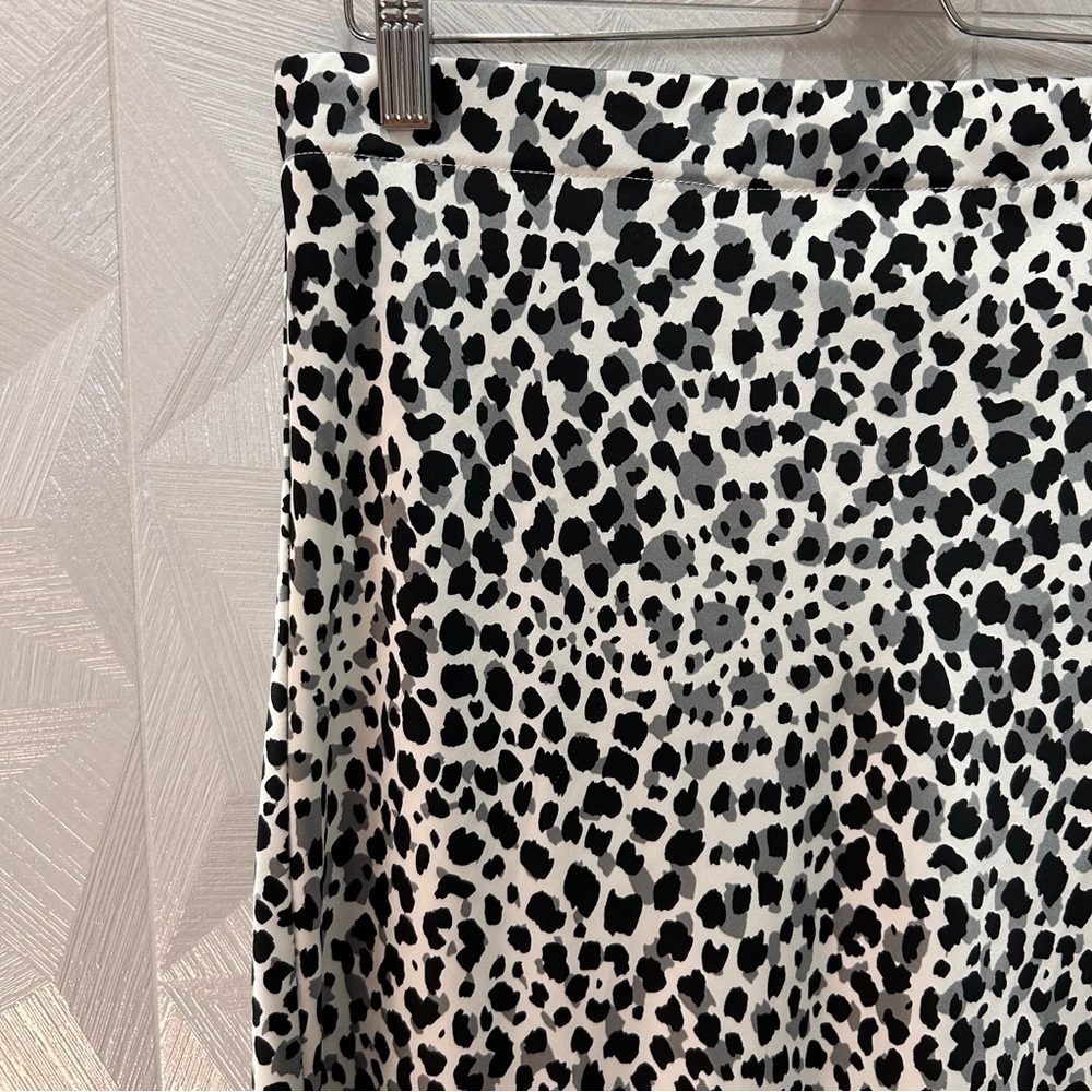 Forever 21 Black White Gray Leopard Print Slip Midi Skirt Size 1X XL Wrinkle Fre - Picture 3 of 8